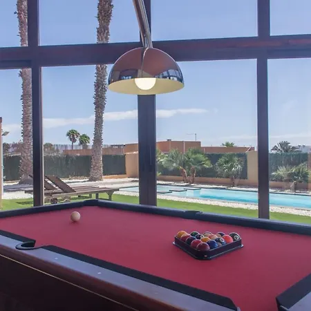 Vila Melania Paradise - Jacuzzi, Private Pool, Gym, Minigolf, Chill Terrace, 4 Bedrooms *