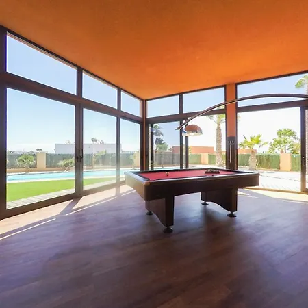 Melania Paradise - Jacuzzi, Private Pool, Gym, Minigolf, Chill Terrace, 4 Bedrooms Caleta De Fuste