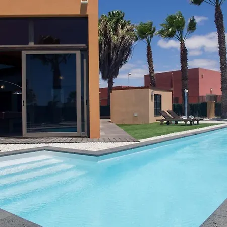 Vila Melania Paradise - Jacuzzi, Private Pool, Gym, Minigolf, Chill Terrace, 4 Bedrooms *