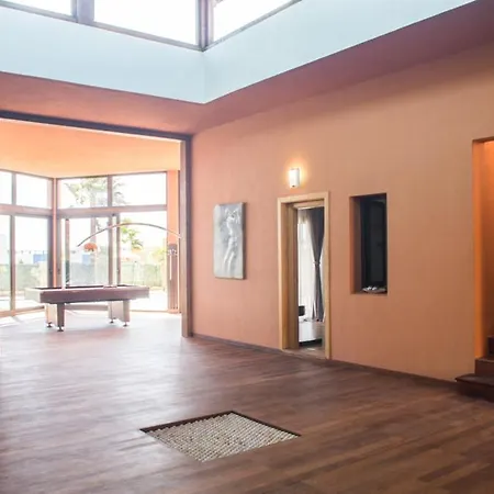 Melania Paradise - Jacuzzi, Private Pool, Gym, Minigolf, Chill Terrace, 4 Bedrooms Vila