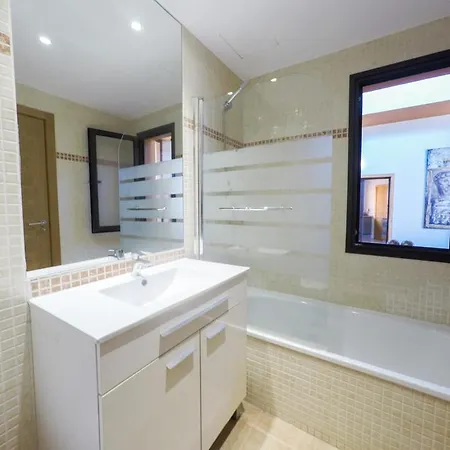 Vila Melania Paradise - Jacuzzi, Private Pool, Gym, Minigolf, Chill Terrace, 4 Bedrooms *