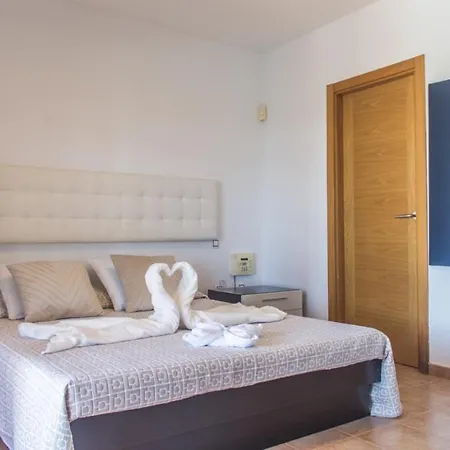 Melania Paradise - Jacuzzi, Private Pool, Gym, Minigolf, Chill Terrace, 4 Bedrooms