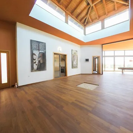 Melania Paradise - Jacuzzi, Private Pool, Gym, Minigolf, Chill Terrace, 4 Bedrooms Vila