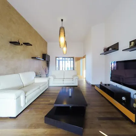 Vila Melania Paradise - Jacuzzi, Private Pool, Gym, Minigolf, Chill Terrace, 4 Bedrooms