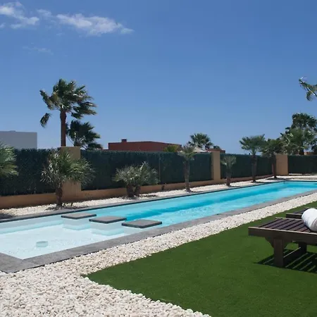 Vila Melania Paradise - Jacuzzi, Private Pool, Gym, Minigolf, Chill Terrace, 4 Bedrooms
