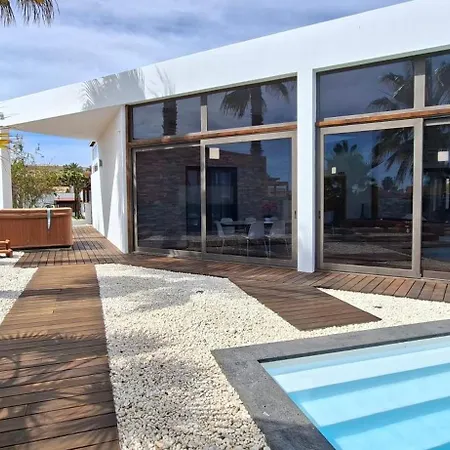 Villa Melania Paradise - Jacuzzi, Private Pool, Gym, Minigolf, Chill Terrace, 4 Bedrooms