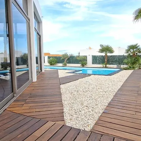 Villa Melania Paradise - Jacuzzi, Private Pool, Gym, Minigolf, Chill Terrace, 4 Bedrooms